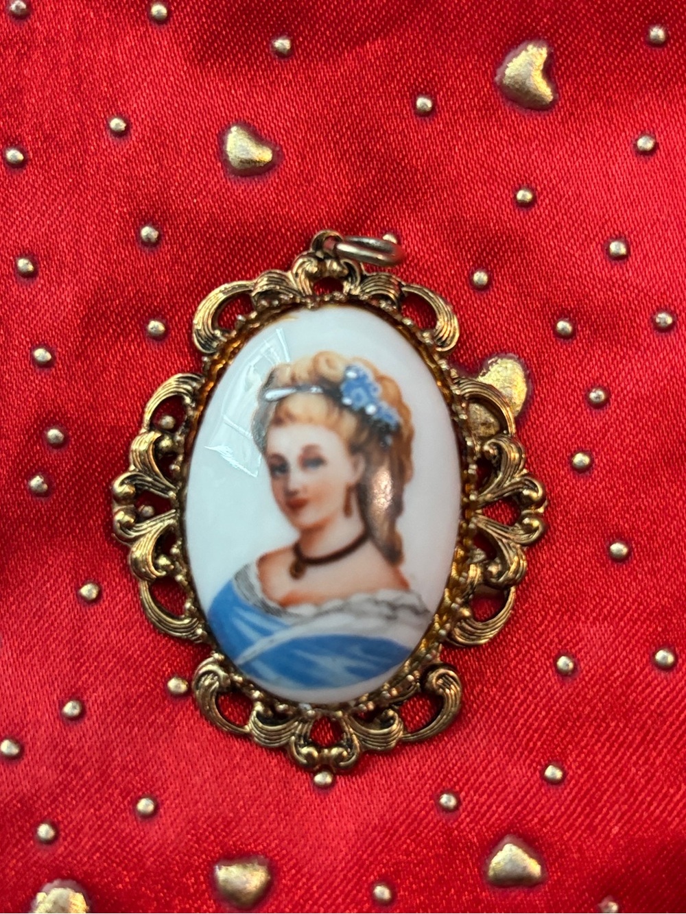 Vintage Porcelain Cameo Pendant in Blue and Gold